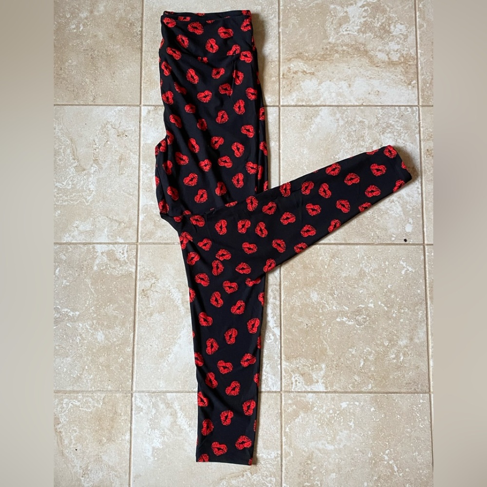 ❤️ Lularoe Valentines Collection leggings. Size TC